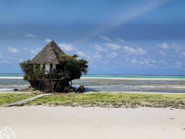the rock restaurant bij eb op Zanzibar