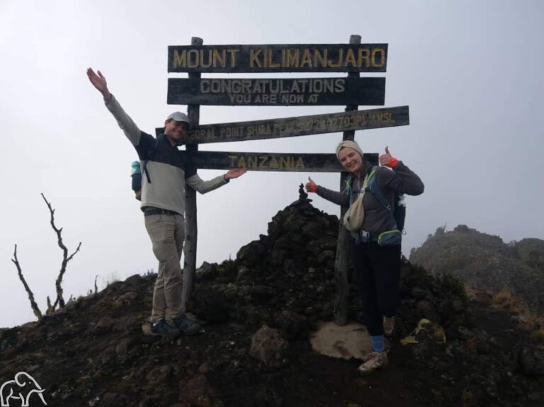 Gasten tijdens hun beklimming naar de top van de KIlimanjaro