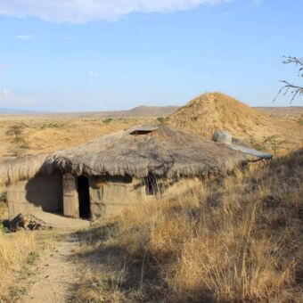 Africa Amini traditionele Masai kamer van stro en klei aan de voet van de KILIMANJARO