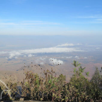 panoramisch uitzicht panoramisch uitzichtvanaf de top over de usumbura mountains met hun afgeronde koppen