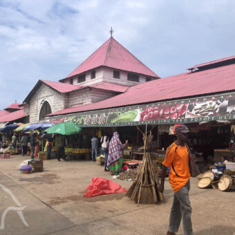 market place overdekte markt in Stone Town zanzibar