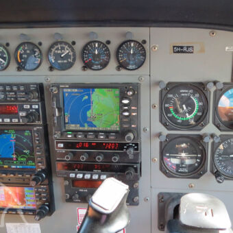 cockpit cockpit van een chessna safari