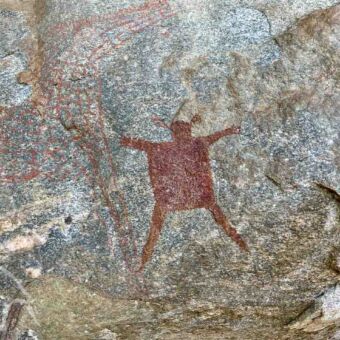eenvoudige rotstekening van een poppetje bij kolo rock art site