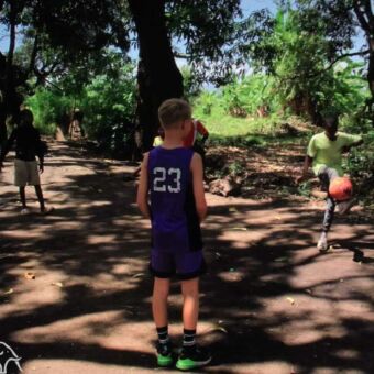 Culturele activiteit Tanzania. Voetballen met de locals