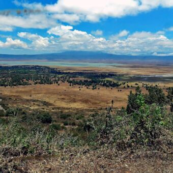 Uitzicht over de Ngorongoro krater in Tanzania. Review safari Tanzania
