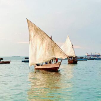 dhow boten opde indische oceaan bij zanzibar