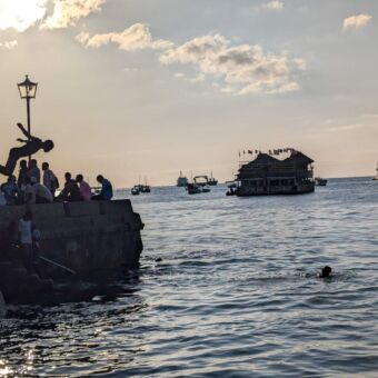 Zanzibar haven waar Tanzanianen het water in duiken