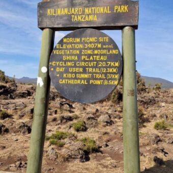 Informatiebord Kilimanjaro met afstanden