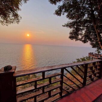 uiotzicht vanaf de veranda over lake Tanganykia