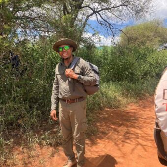 Gids van droomreis tanzania met rugzak