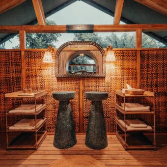 gastenbadkamer in het green camp van Lake Manyara