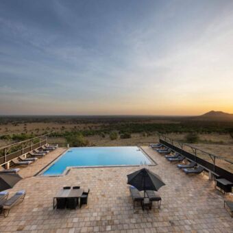 Accommodaties Safari Tanzania Kubu Kubu infinity pool met uitzicht over de Serengeti