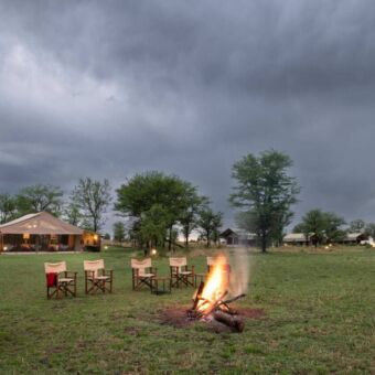 Accommodaties Safari Tanzania Kubu Kubu kampvuur sundowner